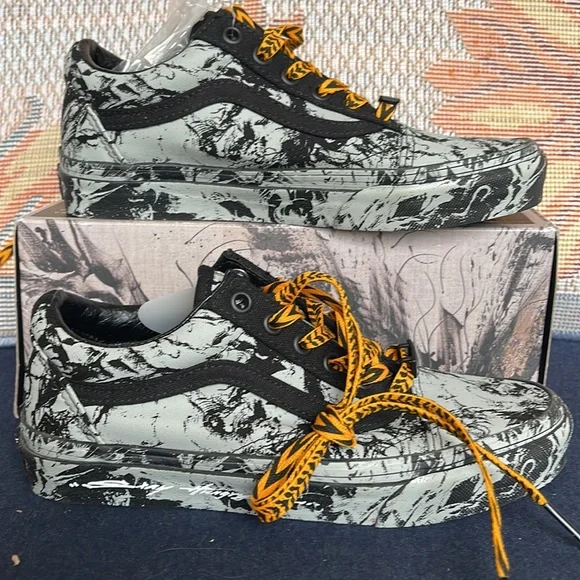 Vans WMNS Old Skool
Year Of The Tiger Black/Gray
VN0A3WKTN42
Sneakers - Picture 1 of 16
